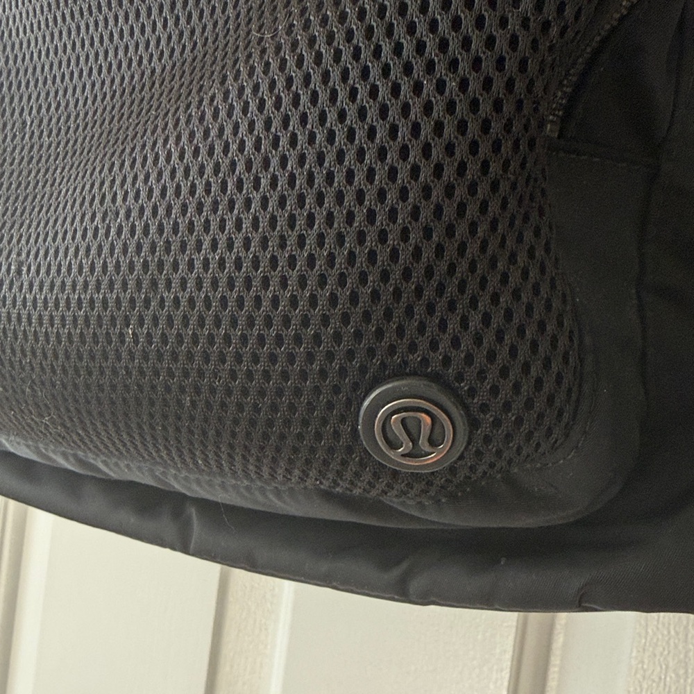 Lululemon Everywhere Backpack in 17L in Black - Picture 7 of 17